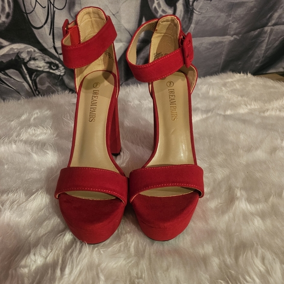 Perfect Red Heels For Holiday Season!! Size 7 - Picture 2 of 4